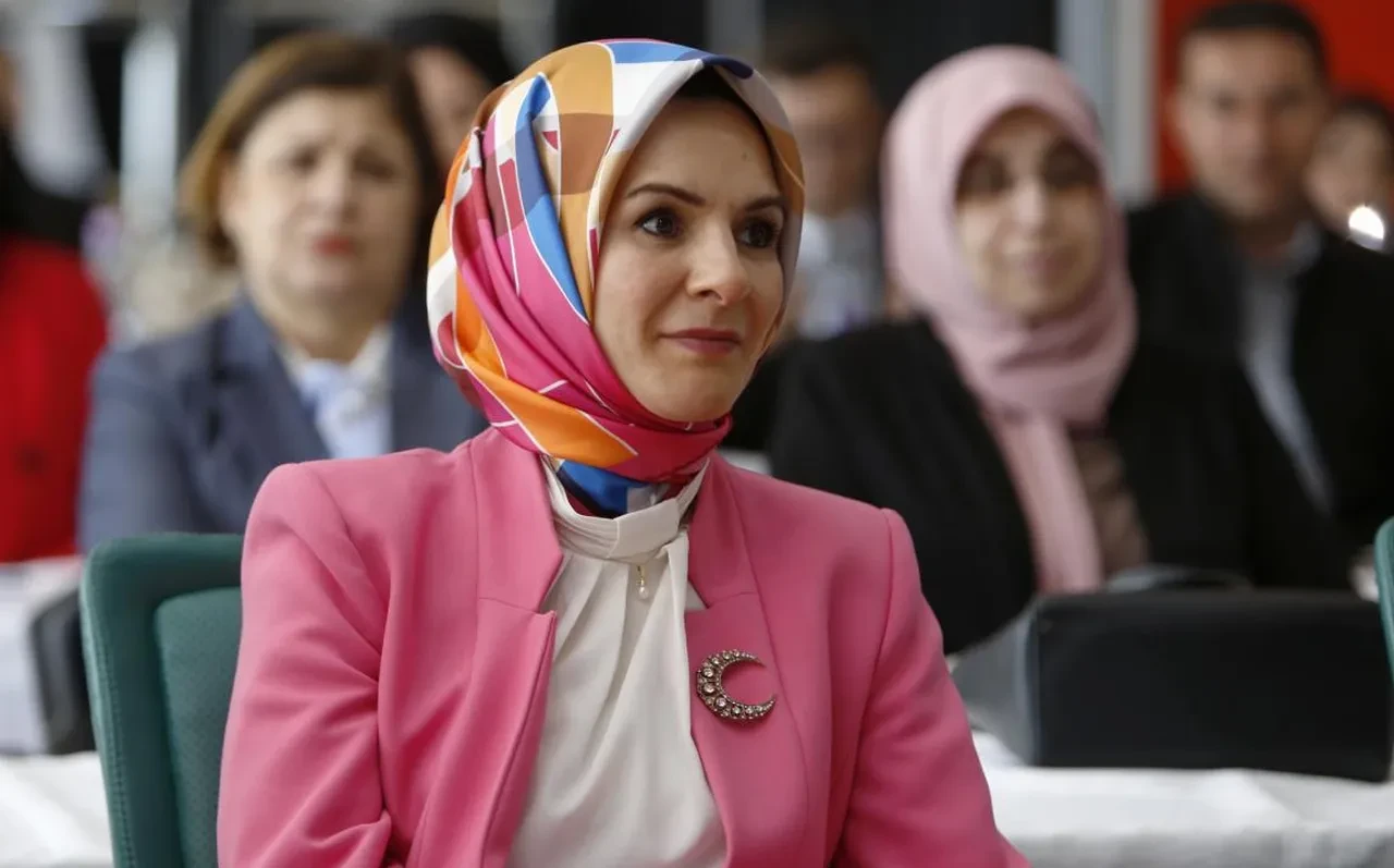 Evde bakım yardımı hesaplara yatıyor! Bakan Göktaş tutar vererek duyurdu