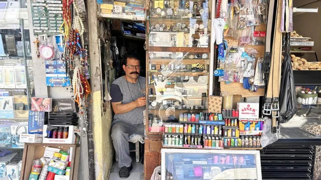 Herkes onu 'çakmak doktoru' olarak biliyor! Avrupa'nın dört bir yanından geliyorlar