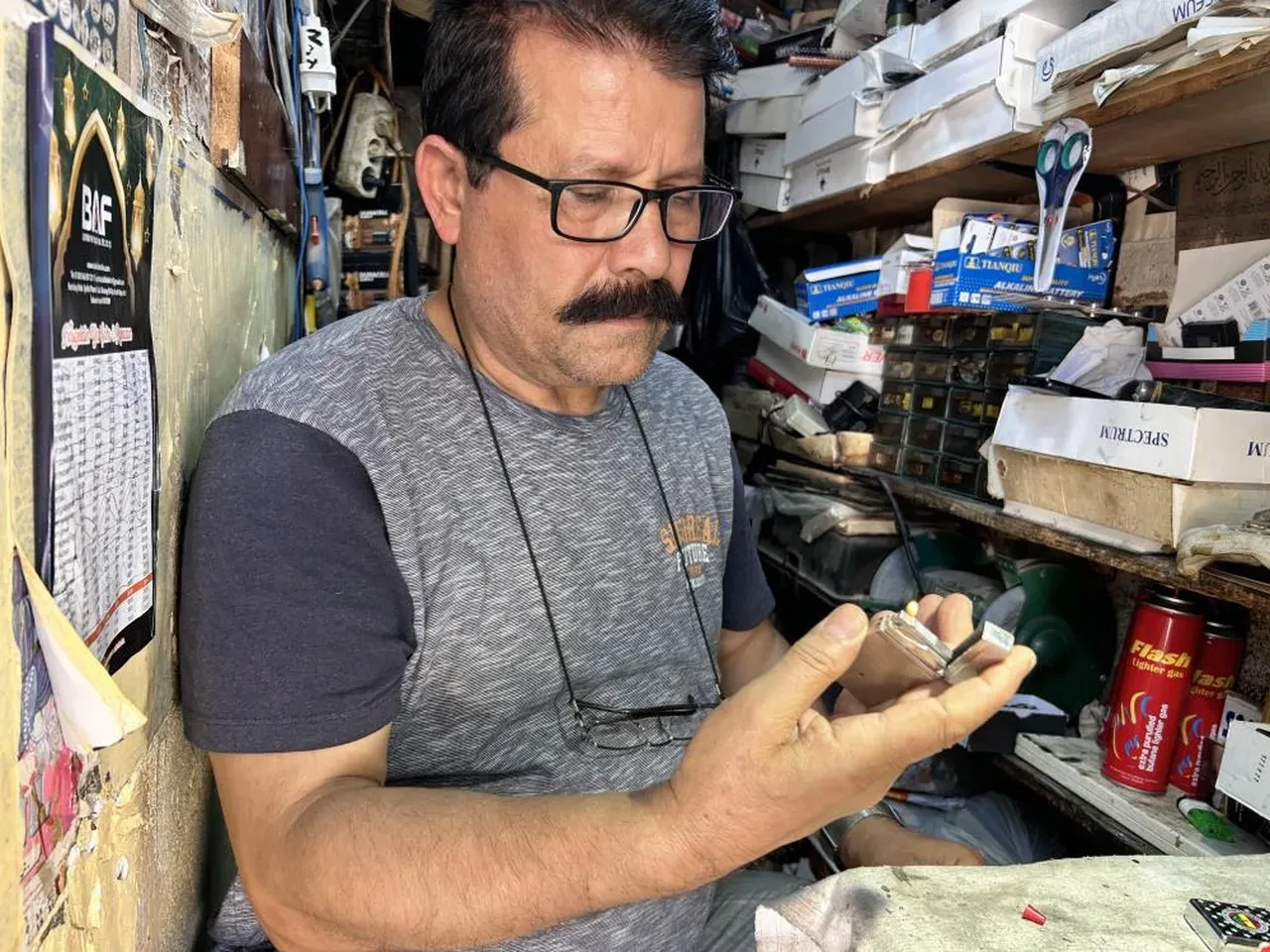 Herkes onu 'çakmak doktoru' olarak biliyor! Avrupa'nın dört bir yanından geliyorlar