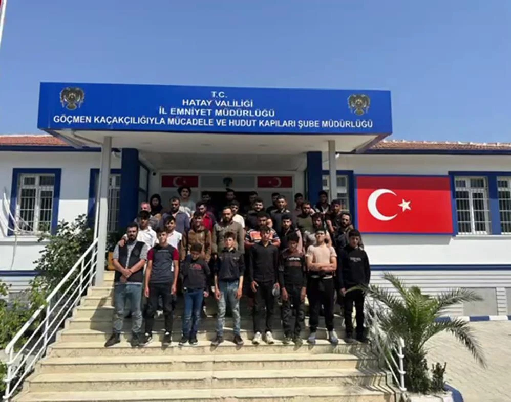 Kaçak göçmenler samanlıkta yakalandı!