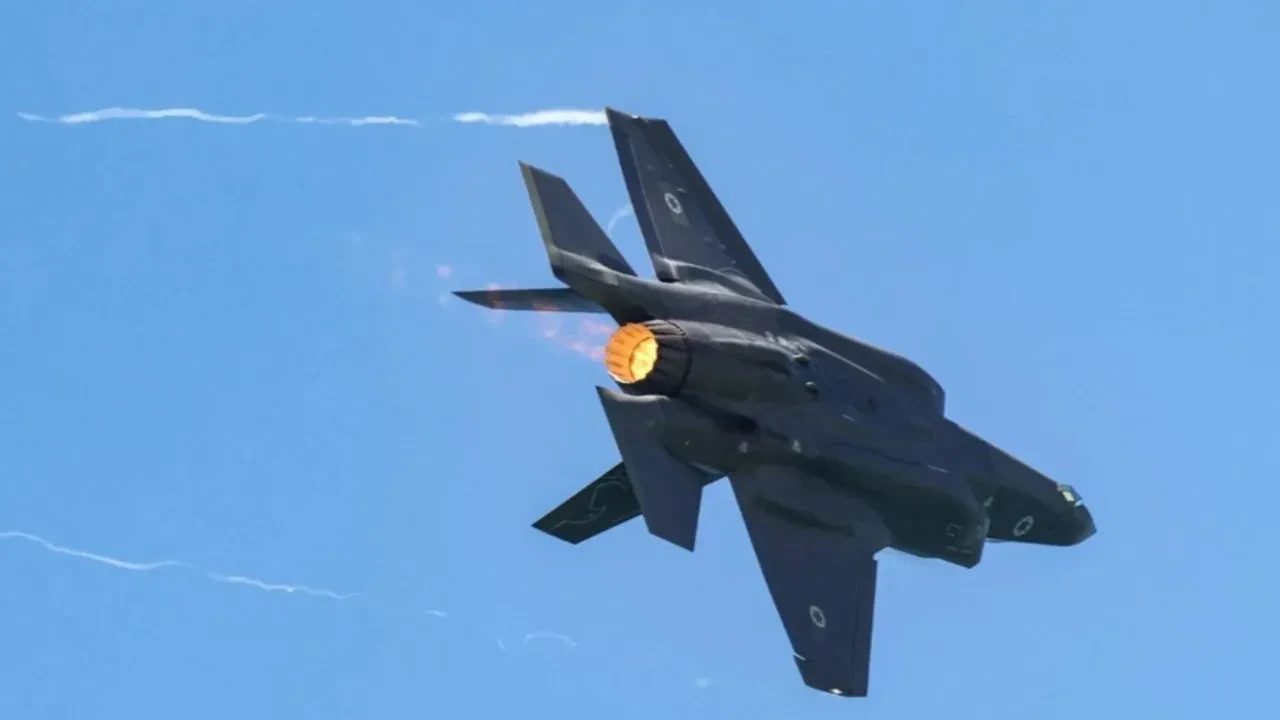 İngiltere'nin F-35 savaş uçağı Hindistan'a acil iniş yaptı