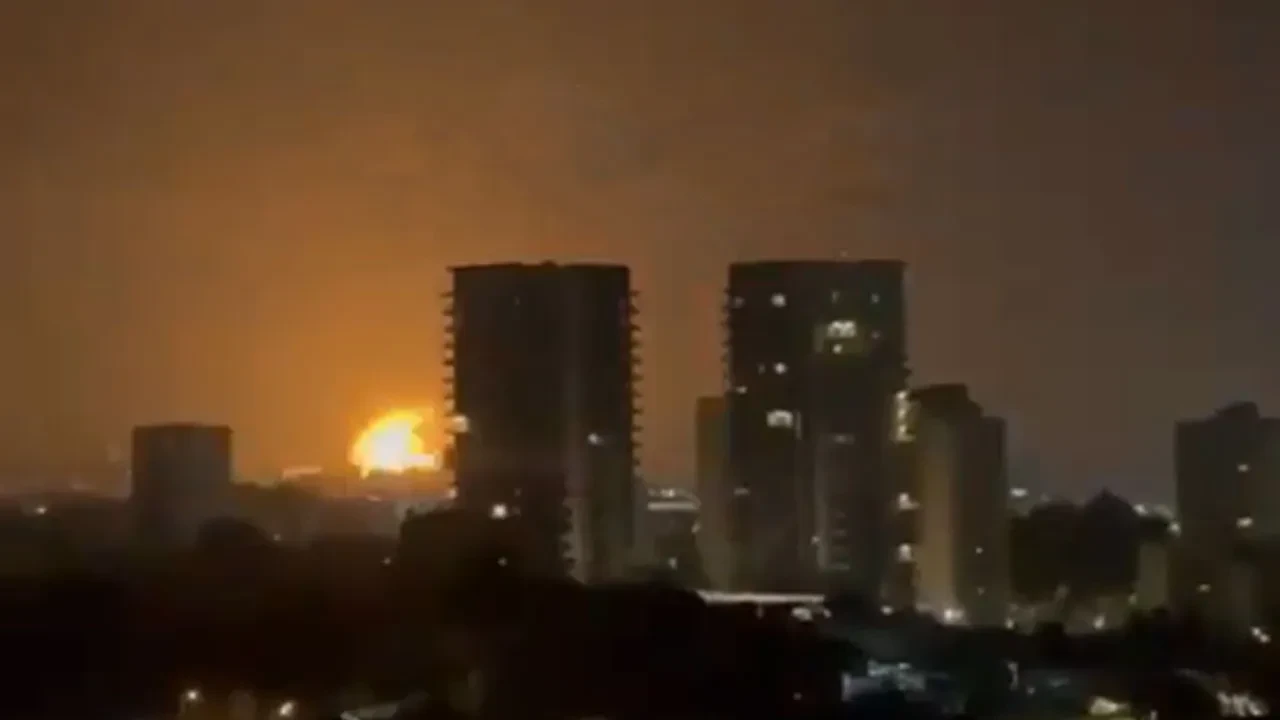 İran füzeleri İsrail'i vurdu! Tel Aviv'de patlama ve siren sesleri