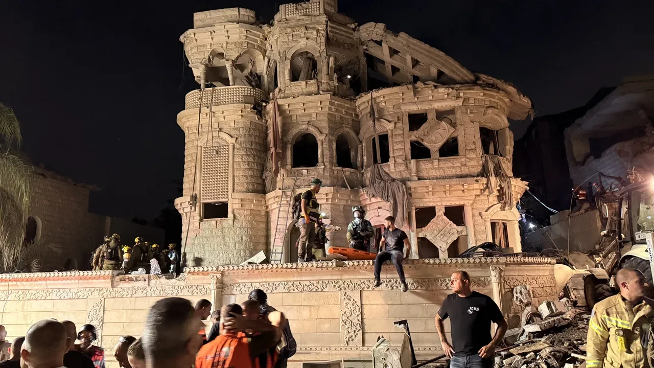 İran İsrail'i vurdu, bina yıkıldı: Ölü ve yaralılar var