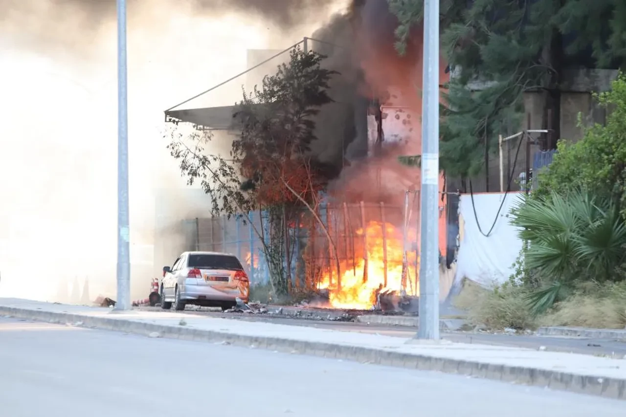 İzmir'de fabrika yangını! Alevler hastaneye sıçradı