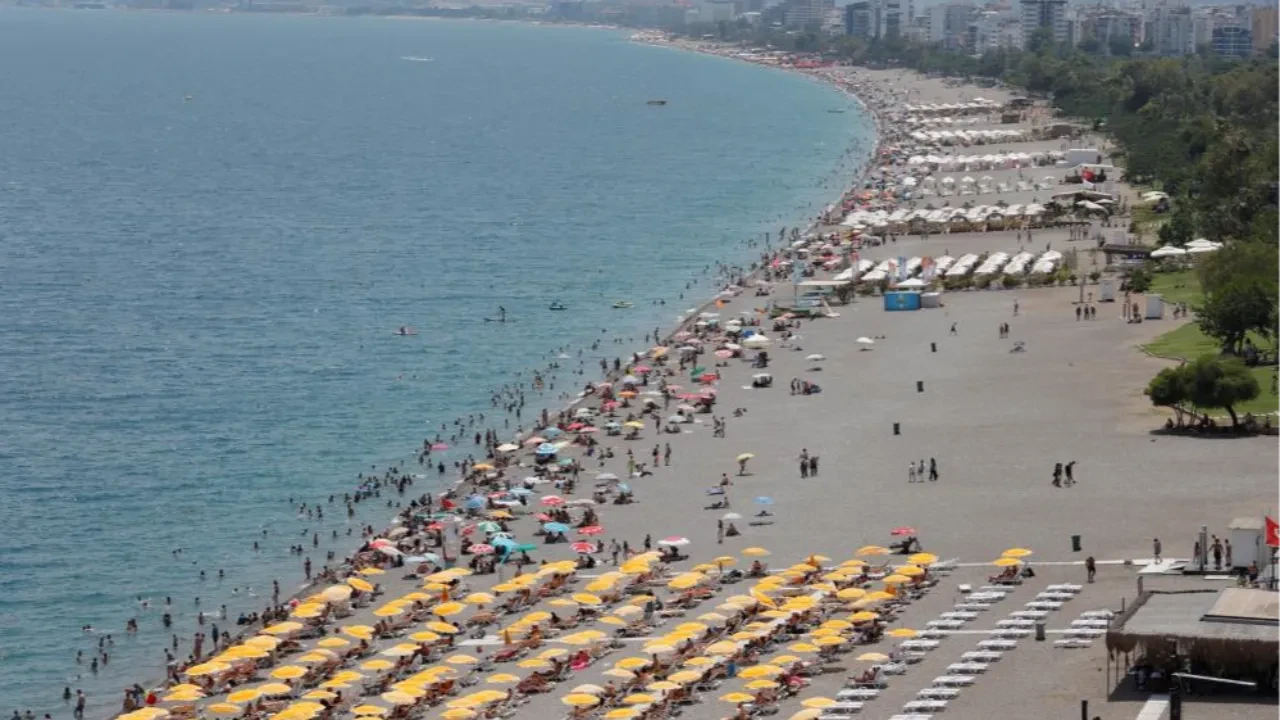 LGS bitti, öğrenciler soluğu denizde aldı 