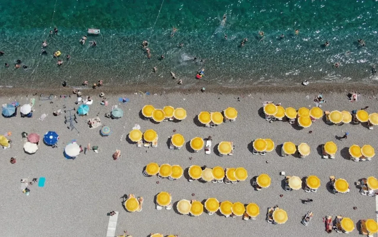 LGS bitti, öğrenciler soluğu denizde aldı