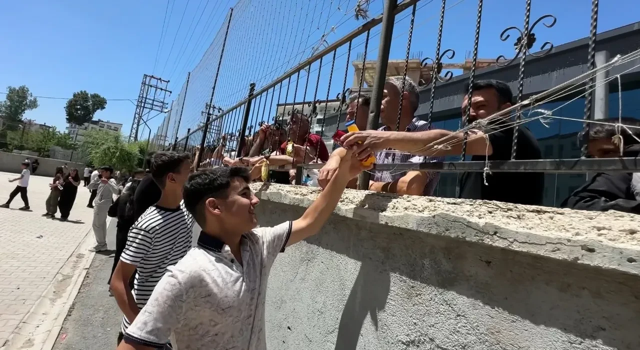 LGS sınavına giren öğrencilerin molasında ilginç anlar yaşandı