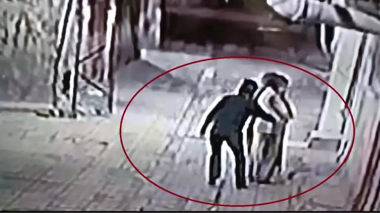 Polisler pazarcı ve simitçi kılığına girdi! Kapkaççılar böyle yakalandı 