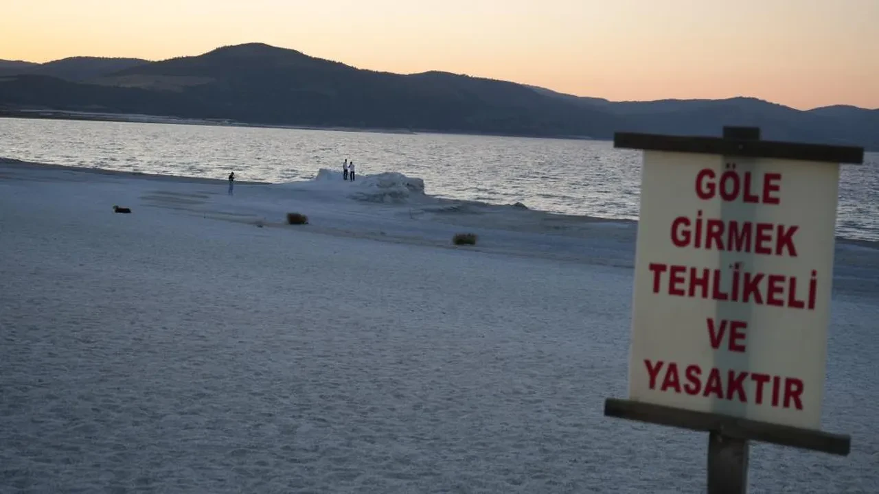 Salda Gölü'nde facia! Baba ve oğlu boğuldu