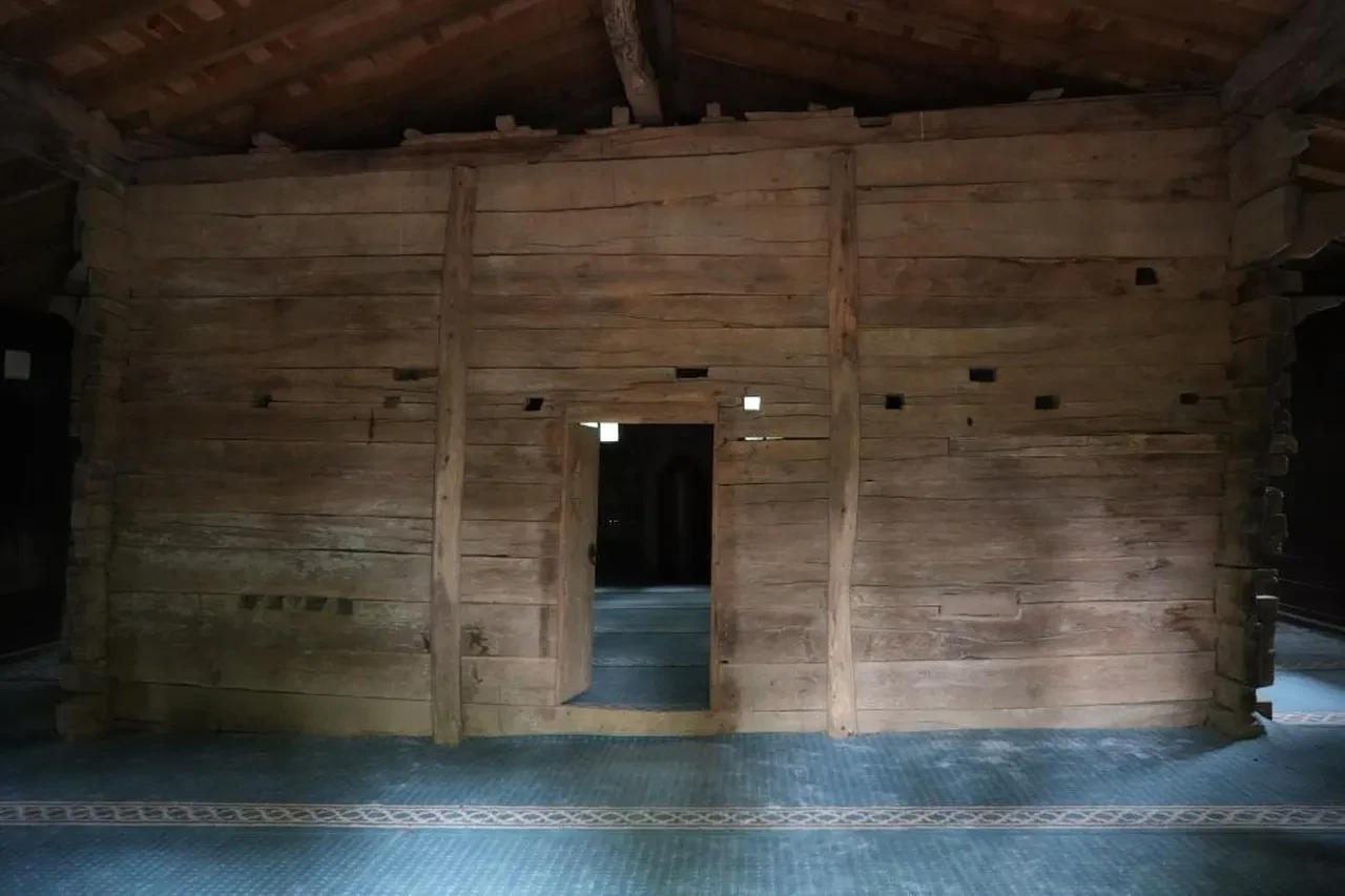 Tek bir çivi bile yok! Bu camide ustalık detaylarda gizli