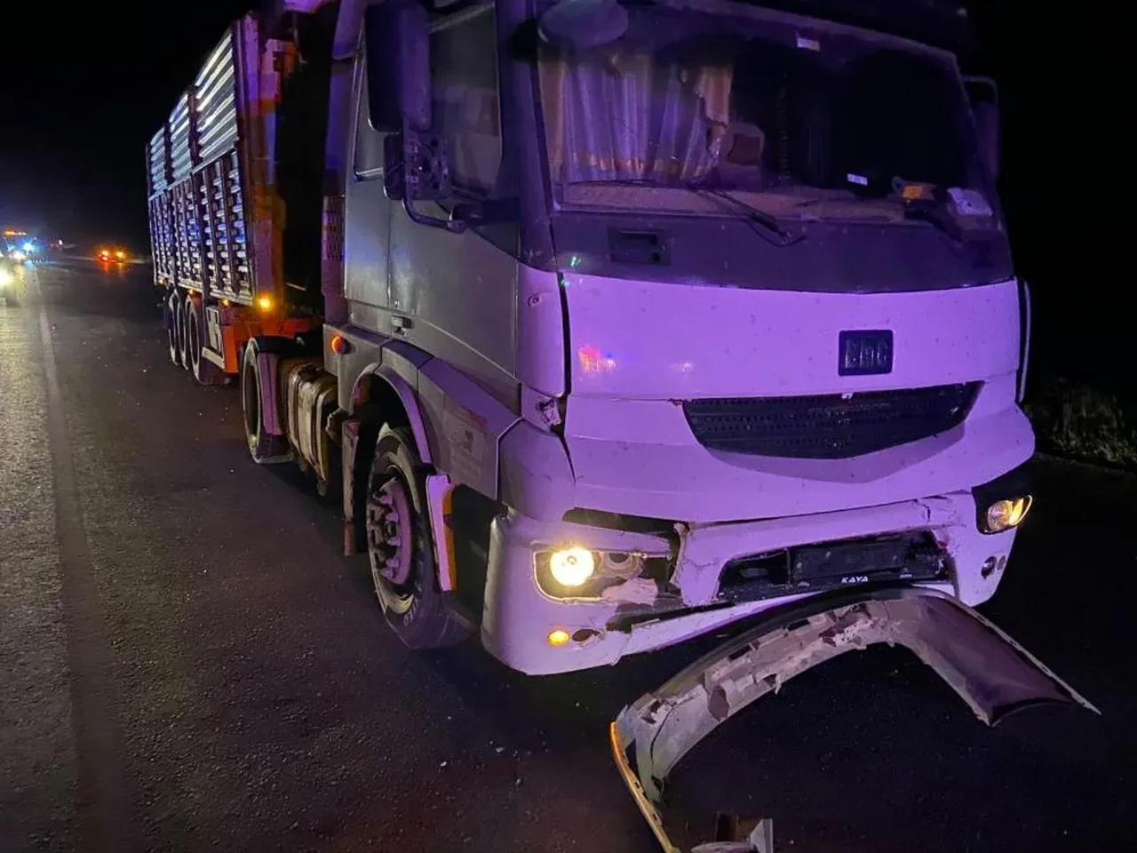 Tır ile otomobil çarpıştı! Çok sayıda yaralı var