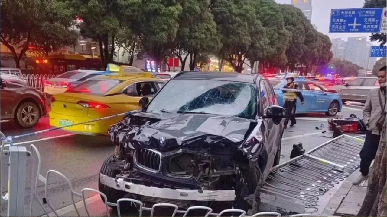 Trafikteki tartışmada aracını yayaların üzerine sürdü! Ölü ve yaralılar var
