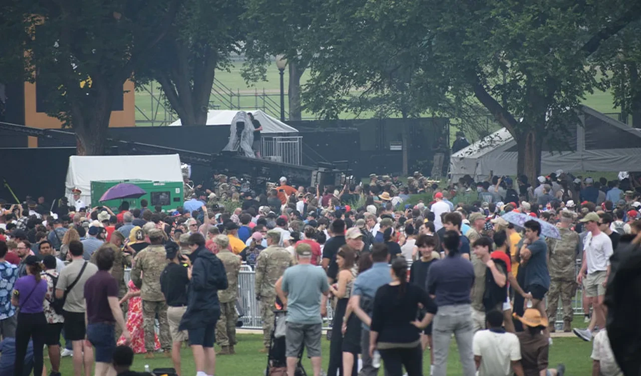 Trump’tan protestoculara gözdağı! ABD ordusunu göklere çıkardı