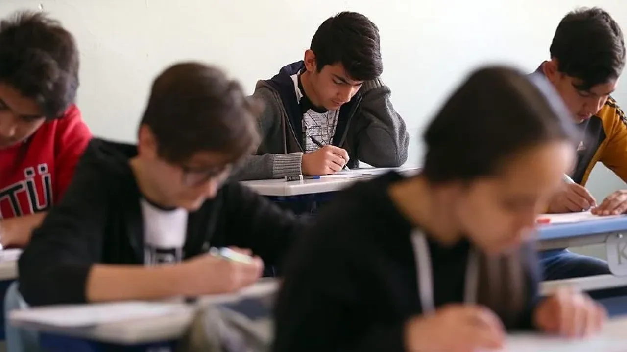 3 dersten kalınca sınıfta kalınır mı? Karneler bu hafta verilecek