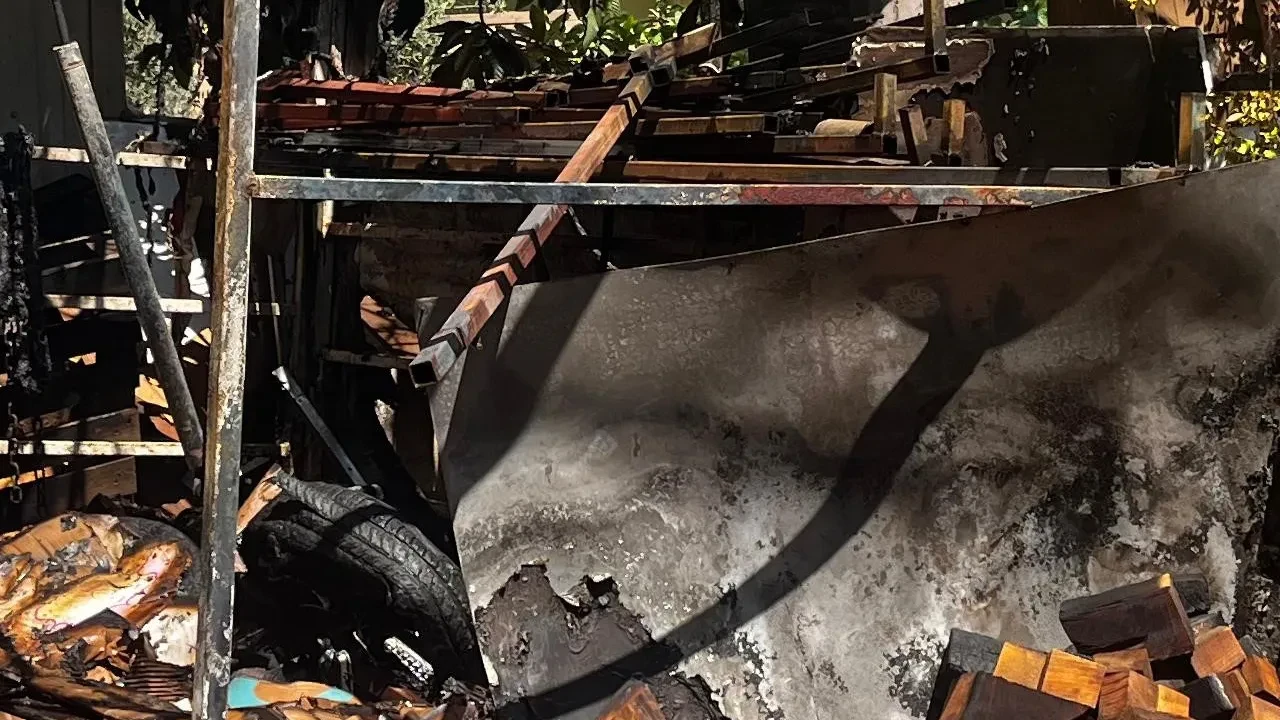 Antalya'da odunlukta korkutan yangın: Mahalleli sokağa döküldü
