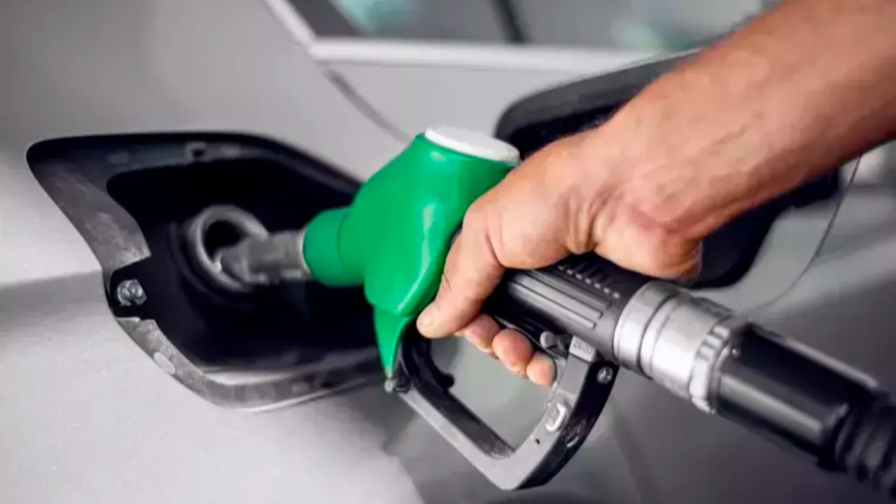 Benzine zam geldi mi bu gece mi gelecek? Benzin fiyatlarına gelecek zam belli oldu