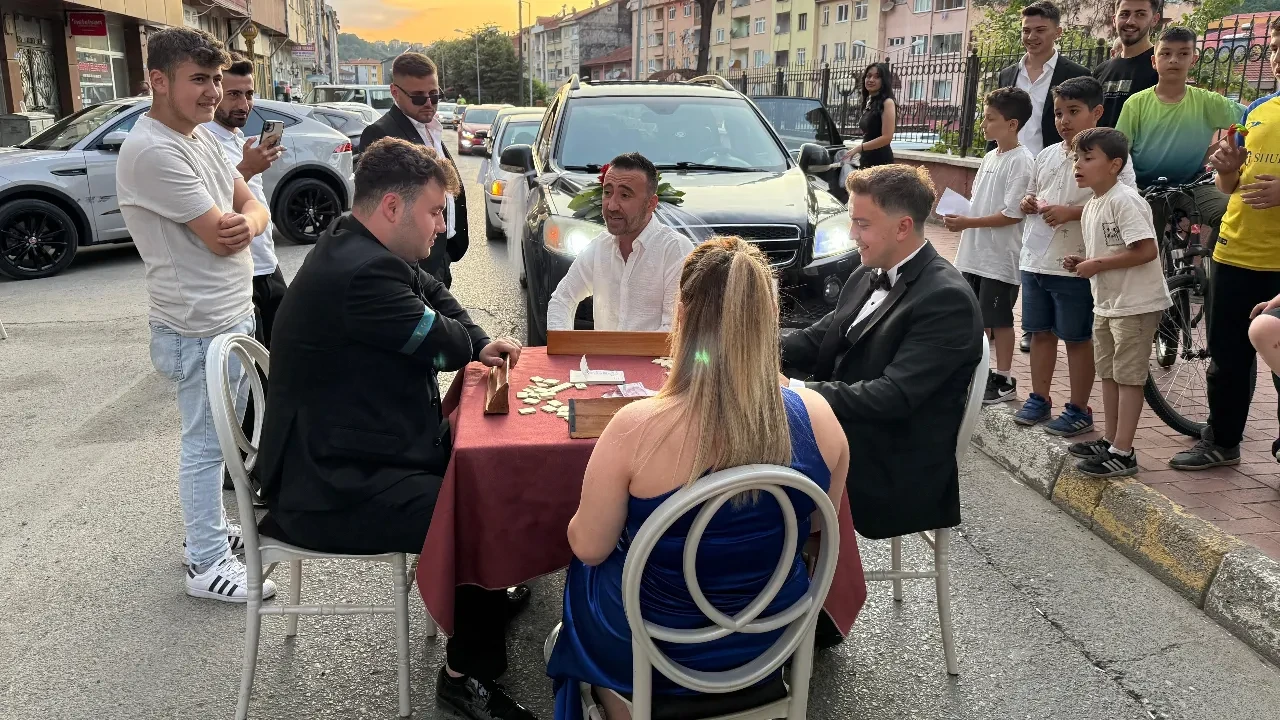 Düğün konvoyuna okey masasıyla pusu!