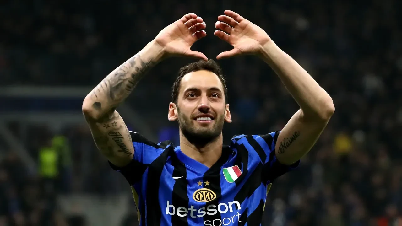 Hakan Çalhanoğlu'nun babasından Galatasaray'a mesaj! 