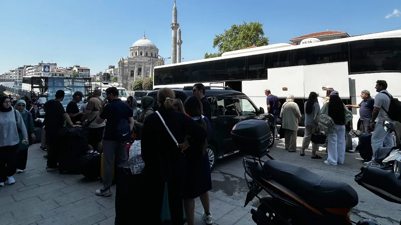 İstanbul'daki İranlılar ülkelerine dönüyor! Otogarlarda yoğunluk 