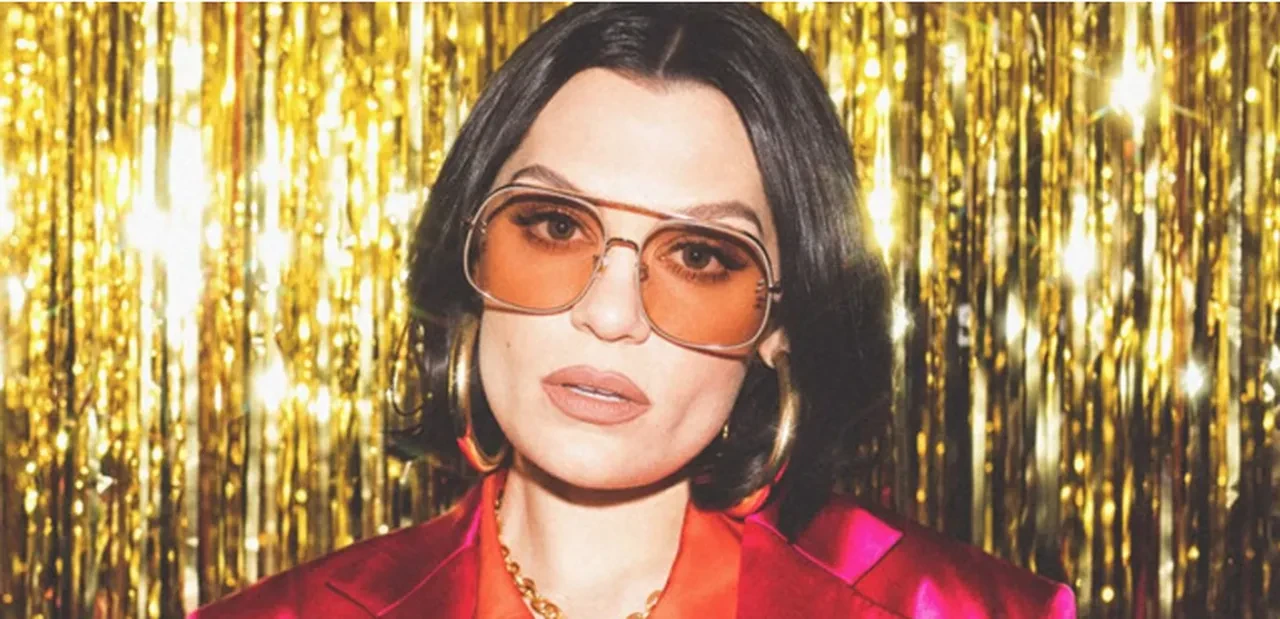 Jessie J gözyaşları içinde sahneye veda etti 