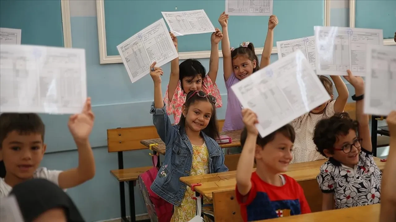 Karneler ne zaman verilecek belli oldu! Eğitim ve öğretim yılı sona eriyor