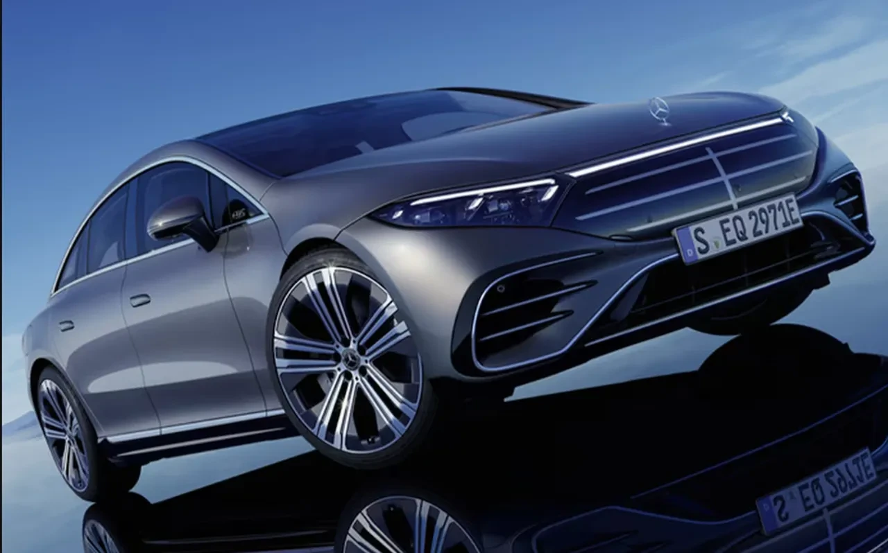 Mercedes yaptı yapacağını! Kara Şimşek gerçek oldu