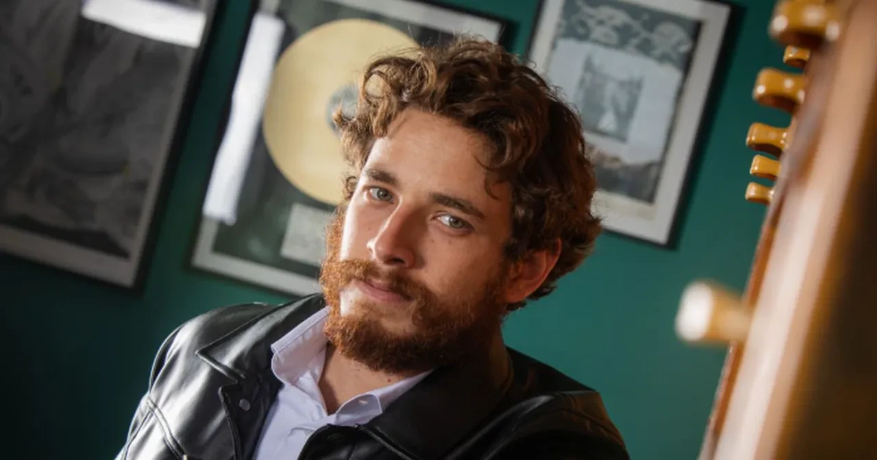 Metroda ünlü var! Şakir Paşa Ailesi oyuncusunu görenler şaştı kaldı