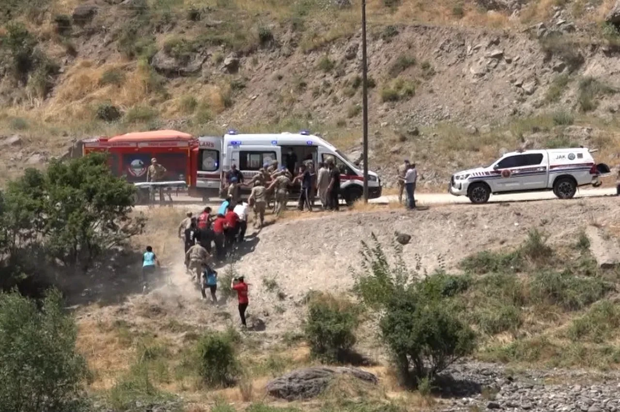Sırra kadem basan gençten kahreden haber! Cesedi su altına gömülen araçtan çıktı