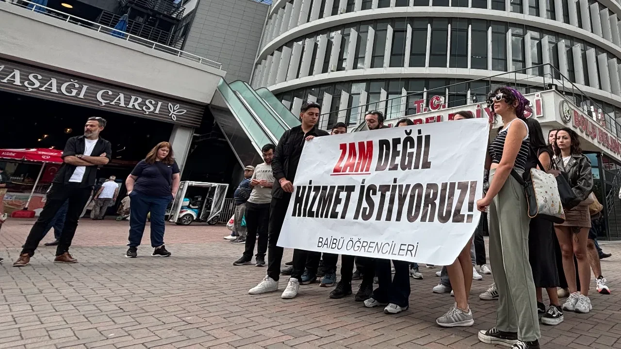 Toplu ulaşıma yüzde 33'lük zam! Üniversite öğrencileri tepki gösterdi