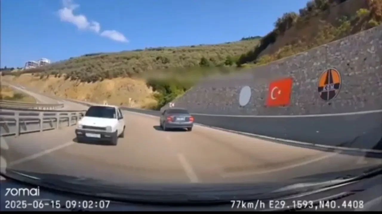 Trafiği altüst etti! Sürücülerin yaşadığı panik kamerada