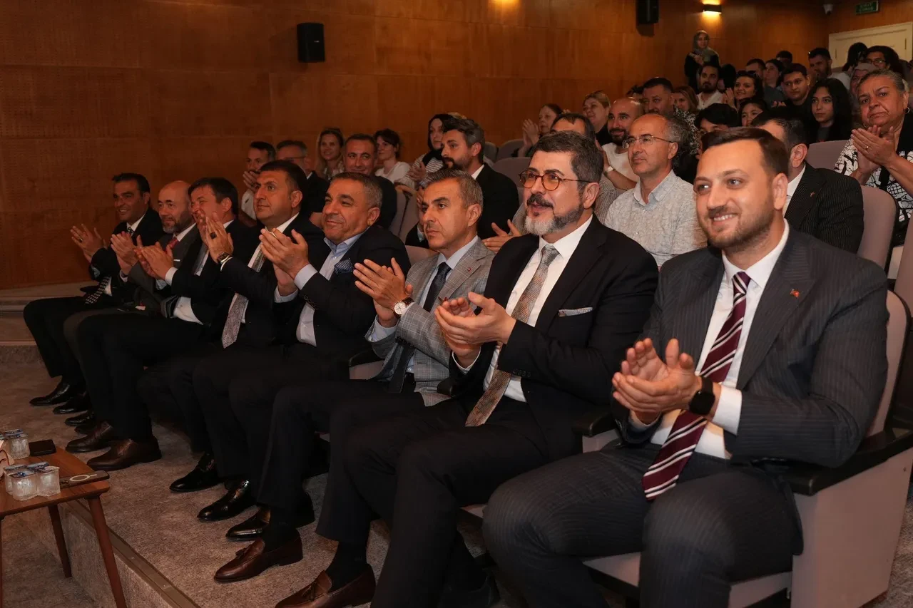 Beyoğlu Mustafa Kandıralı Güzel Sanatlar Lisesi ilk mezunlarını verdi