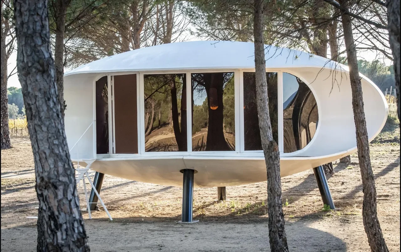 Brad Pitt UFO evi satın alıp ayağına getirtti! Dünyada sadece 7 tane var