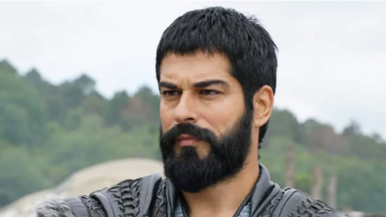 Burak Özçivit'in araba tutkusu bitmiyor! Servet değerindeki aracıyla ilk kez görüntülendi 