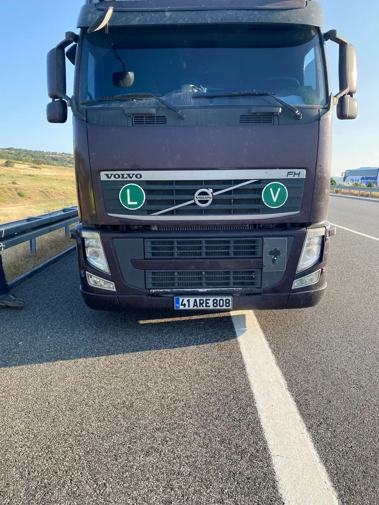 Direksiyon hakimiyetini kaybetti, tıra çarptı: 2 ölü, 2 yaralı