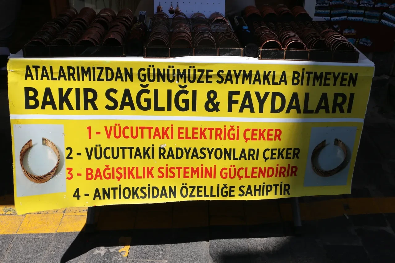 Eskiden kullanılıyordu şimdi değerlendi! Vücudumuzdaki elektriği alıyor, faydaları saymakla bitmiyor