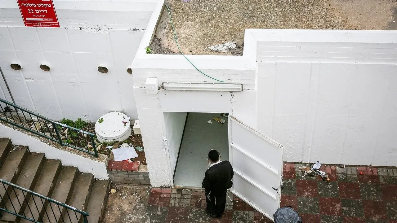 İsrail'de telefonlara gelen mesaj halkı büyük endişeye soktu: Sığınaklarda terör saldırısı uyarısı