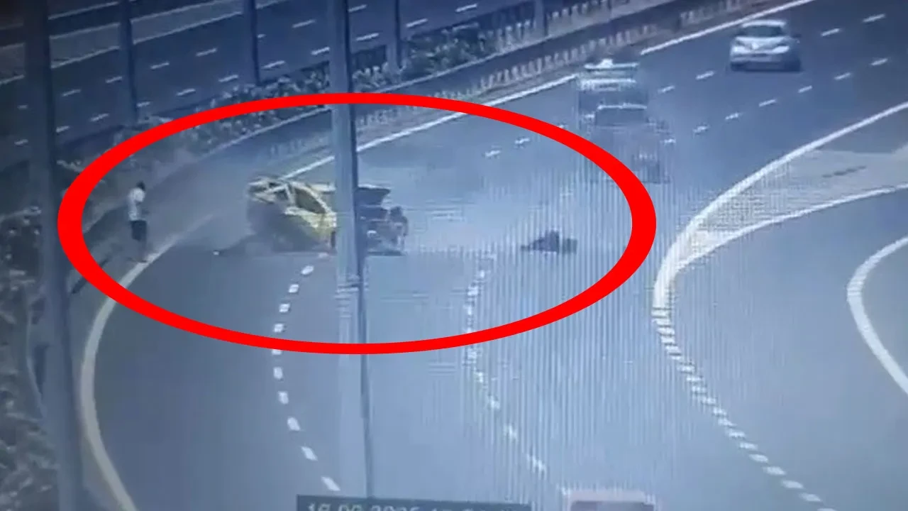 İzmir'de meydana gelen ölümcül trafik kazası güvenlik kamerasında görüntülendi.