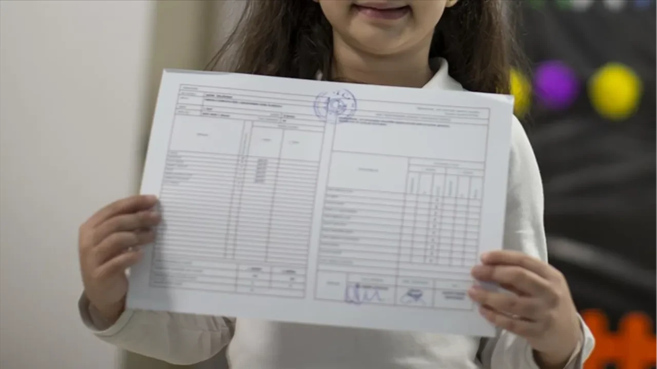 Öğretmen karne görüşü örnekleri! 2. dönem sonuna özel lise ve ilkokul karne görüşleri
