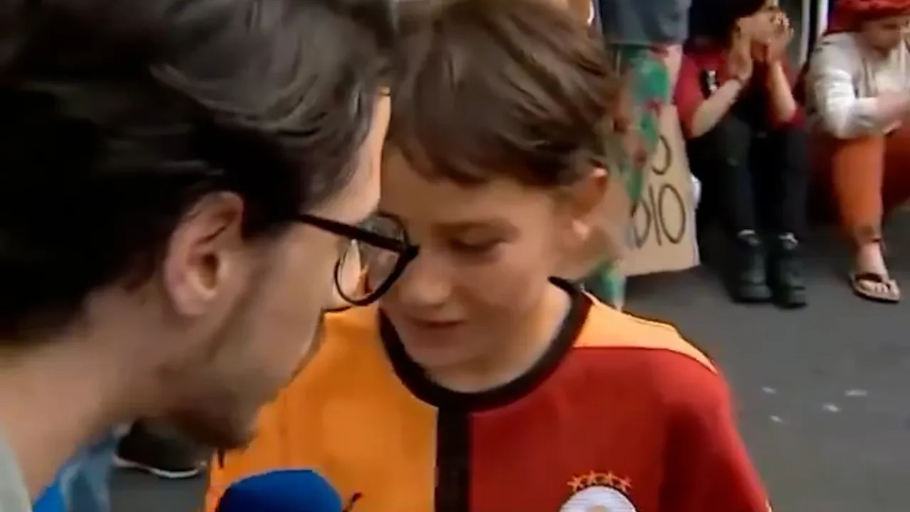 Portekiz'deki protestolara damga vurdu! Galatasaraylı çocuk verdiği cevapla gündem oldu