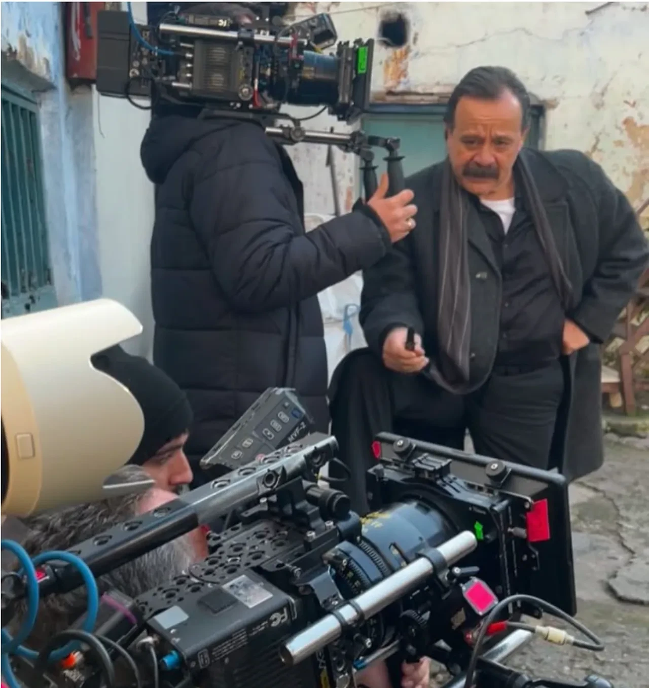 Sahipsizler dizisinin setinde ortalık karıştı! Reha Özcan sinir krizi geçirdi, küfürler havada uçuştu 