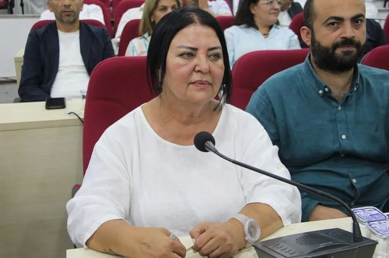 Seyhan Belediyesi’nde Oya Tekin’in yerine Hasibe Akkan seçildi