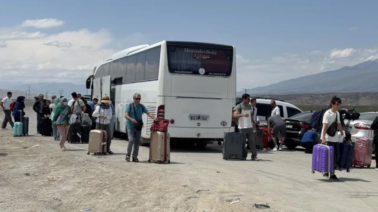 Turistleri savaş endişesi sardı! Rotalarını Türkiye'ye çevirdiler