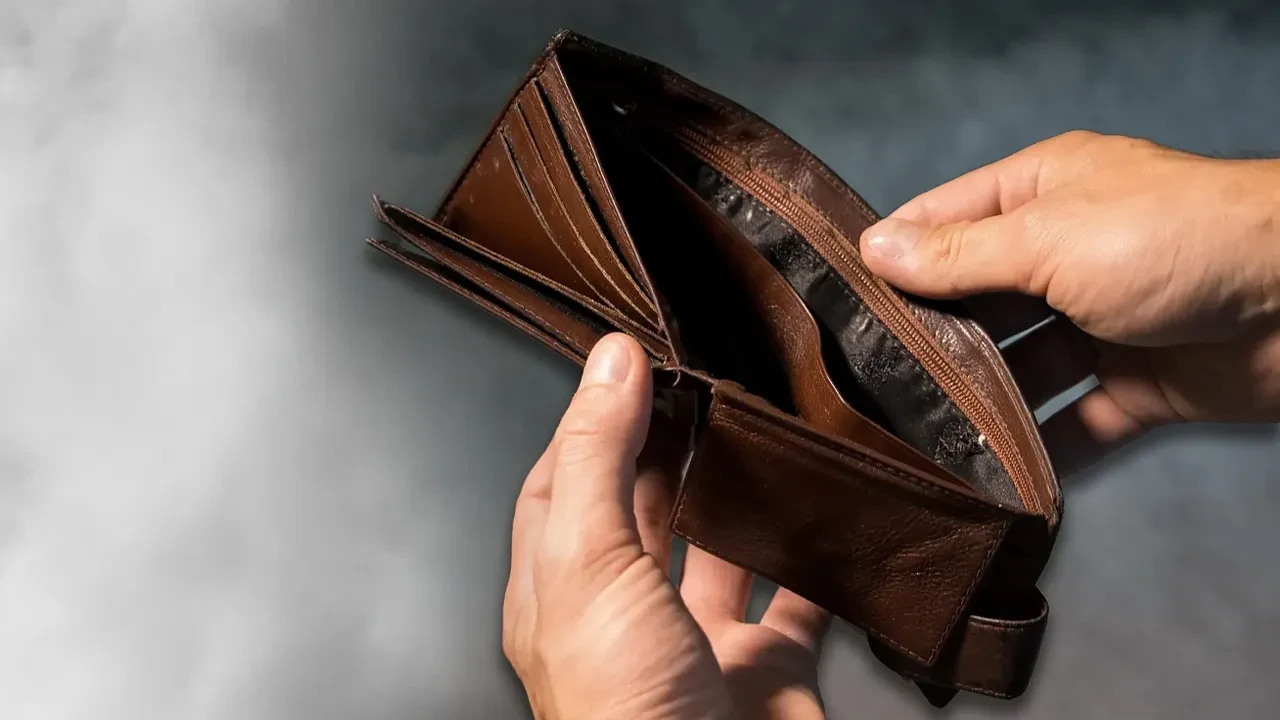 Zenginlerin asla yapmadığı, fakirlerin sıkça yaptığı 3 hata! Ünlü finans danışmanı açıkladı