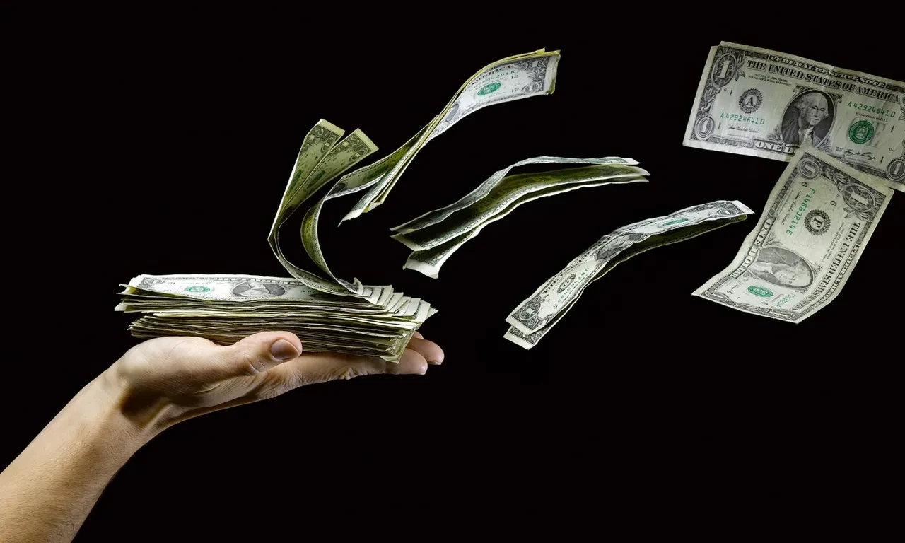 Zenginlerin asla yapmadığı, fakirlerin sıkça yaptığı 3 hata! Ünlü finans danışmanı açıkladı