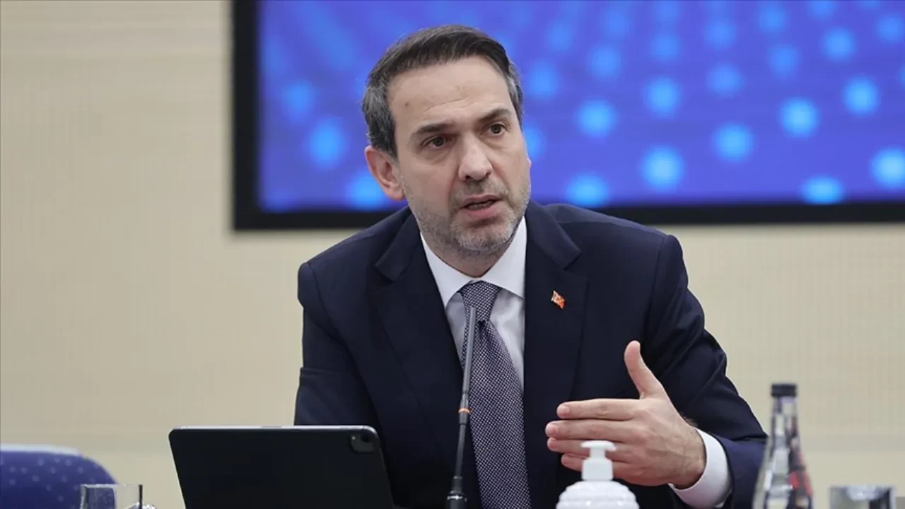 Bakan Bayraktar'dan doğal gaz ve akayakıt açıklaması