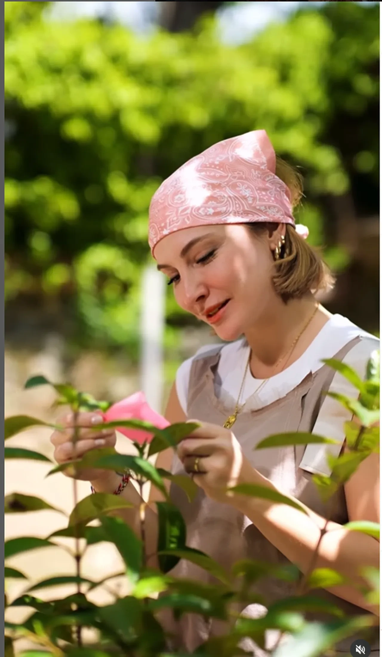 Başak Gümülcinelioğlu, bebeğinin cinsiyetini açıkladı