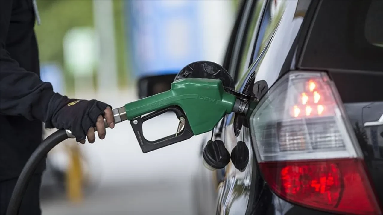 Benzin ve motorine yine zam geliyor: 50 liranın üzerine çıktı!