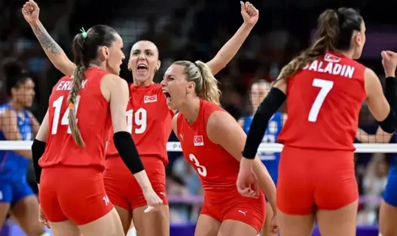 Dominik Cumhuriyeti Türkiye maç sonucu kaç kaç? Filenin Sultanları ikinci haftaya galibiyetle başladı