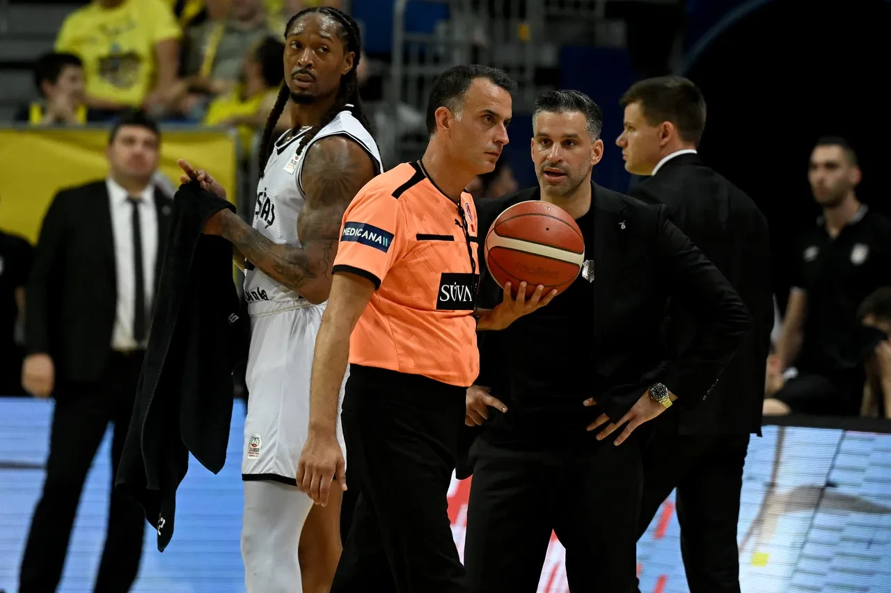 Fenerbahçe final serisine galibiyetle başladı! Beşiktaş'a 18 sayı fark