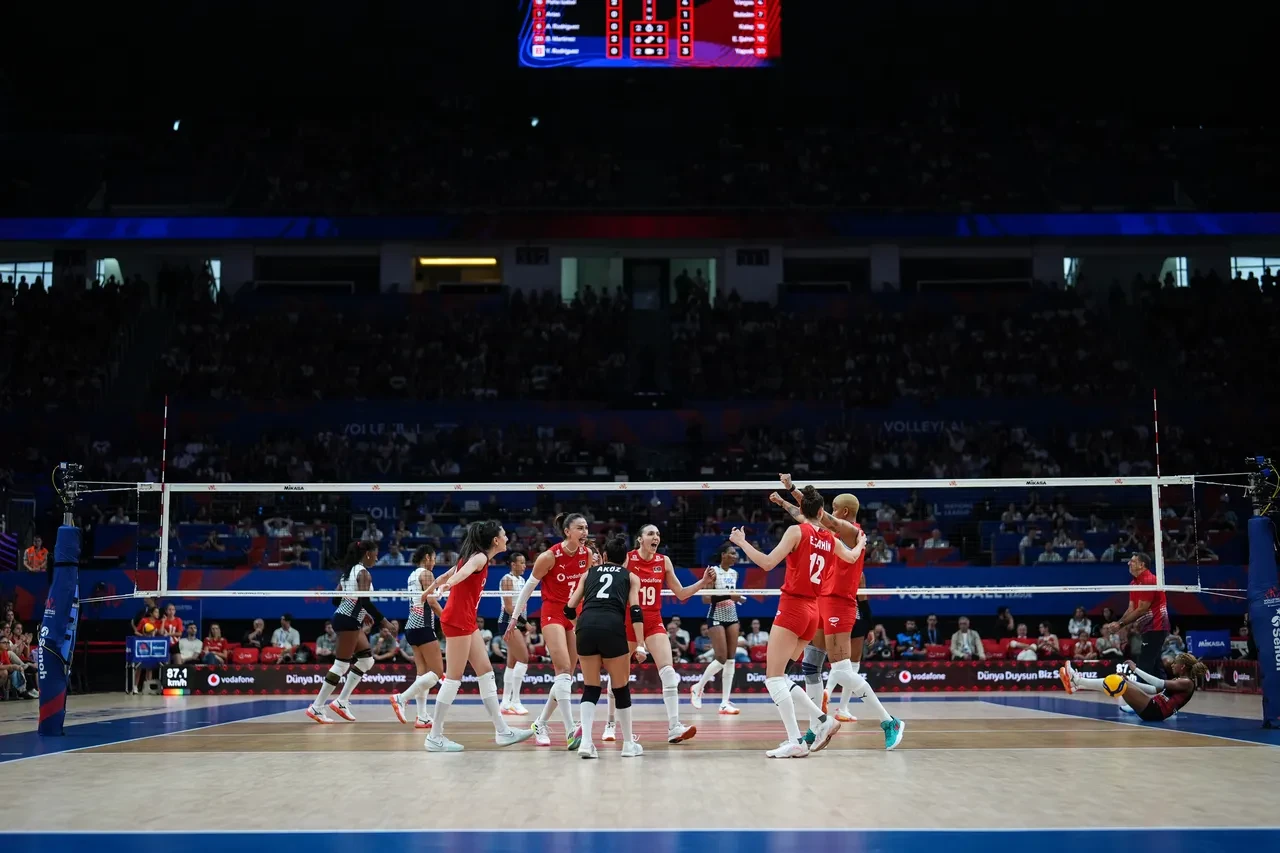 Filenin Sultanları Dominik Cumhuriyeti'ni 3-0 geçti